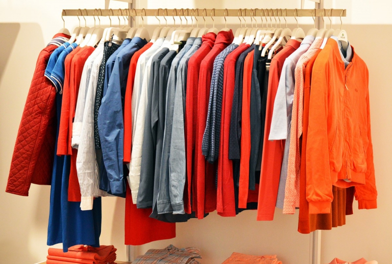 vitrine-ARTIGUES-min_store_clothes_clothing_line_fashion_retail_clothing_store_shop-633917